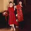 Novo Vestido de Noivado Elegante Petite Borgonha Estilo Chinês 2026 de Cintura Alta Slim-Fit Que Pode Ser Usado Diariamente