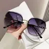 Óculos de Sol Populares 2025 para Mulheres, Óculos Fashion para Rosto Grande, Estilo Coreano Cor Degradê Óculos Anti-UV para Dirigir Atacado