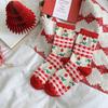 Meias vermelhas femininas de comprimento médio para outono e inverno, quentes, moda celebridade da internet, meias femininas de Natal, desenhos animados fofos, atacado