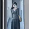 Camiseta básica de punto de manga larga con cuello en V estilo coreano para mujer, prenda interior de invierno, suéter ajustado con un toque de alta gama, top versátil y suave para primavera y otoño