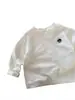 Camiseta Estilosa de Ursinho Cartoon Solta para Meninos e Meninas, Camisa Base Listrada de Manga Longa para Primavera e Outono para Crianças Pequenas