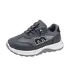 Tênis esportivo infantil masculino com superfície de couro, impermeável, adequado para crianças mais velhas e estudantes, calçado casual, antiderrapante, novo modelo primavera e outono, tênis de corrida infantil leve