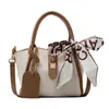 Yue Zi 2026 Otoño Temprano Bolso Pequeño Nuevo de Alta Calidad Elegante Bolso Cruzado Versátil Elegante de Verano Bolso de Cubo de Mano Moderno