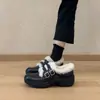 Novos Sapatos de Inverno 2026 Pretos Estilo Francês com Fivela Mocassins para Mulheres, Estilo Retrô, Forrados com Lã, Quentes, Sapatos Peludos com Solado Grosso