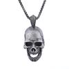 Colgante de calavera de la serie Skull de Amazon, disponible en stock.