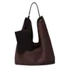 Bolso Tote Casual y Versátil para Mujer 2025 Invierno Nuevo de Moda Gran Capacidad Simple Popular Bolso de Hombro Único