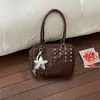 Bolso de mano transfronterizo con remaches, diseño de nicho estilo coreano para mujer, bolsa de gran capacidad para el día a día, dulce y fresco, único, color sólido, bolso simple para el hombro