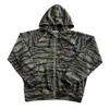 Cárdigan con capucha de punto gofrado camuflaje estampado de tigre color verde militar con bordado, mangas raglán holgadas, sudadera con cremallera vintage, chaqueta unisex