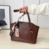 Nova Bolsa Tote de Lenço de Seda Fashion, Padrão Retro de Pedra, Bolsa de Ombro Versátil, Grande Capacidade, Bolsa Simples e Casual para Mãe