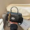 Bolsa de Mão de Luxo Transfronteiriça Bolsa Sela para Mulheres 2025 Nova Tendência Outono e Inverno Luxo Leve Design de Nicho Bolsa Transversal para o Dia a Dia