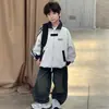 Jaqueta Estilo Primavera e Outono para Meninos 2026 Novo Estilo para Crianças de Média e Idade Roupas de Primavera Solta Menino Outono Estilo Coreano Casual Infantil Bonito