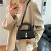 Bolso de nicho transfronterizo para mujer, nuevo bolso de hombro semi-redondo, versátil para el trabajo, bolso cruzado con hebilla de candado vintage, bolso de moda