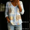 Nova camisa feminina de manga comprida com botões e gola V estampada transfronteiriça, elegante e estilosa para o trabalho, top casual único e moderno