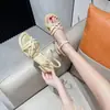 Chinelos de salto grosso com alça cruzada para emagrecer de celebridade da internet, sandálias femininas de uma tira com fivela e sem calcanhar, couro macio, sapatos de fada versáteis para o dia a dia