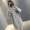 Moda coreana 2023 Otoño e Invierno Nuevo suéter de cuello en V de color sólido Chaqueta de manga larga para mujer Suéter de punto suelto Cárdigan de longitud media