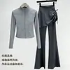 Conjunto deportivo de dos piezas adelgazante y que realza la figura para mujer, con chaqueta de manga larga de cuello alto, pantalón-falda con cordón, y atuendo para entrenamiento físico y yoga