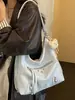 Nova bolsa de mão outono de 2026, bolsa de ombro moderna de grande capacidade, bolsa transversal de cor sólida de alto valor, bolsa tote para motocicleta