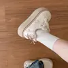 Sapatos Brancos Casuais Versáteis com Solado Grosso que Aumentam a Altura para Mulheres Sapatos Femininos 2026 Novo Estilo Sapatos Populares Deste Ano Tênis de Plataforma Super Quentes