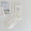 Calcetines Zhuji para mujer, calcetines de longitud media, primavera y verano, estilo americano, marca de moda, calcetines altos bordados, calcetines largos y cortos con bolsa de expresión para mujer, calcetines de algodón