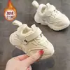Zapatos para caminar para niños pequeños de 0 a 1 a 3 años, zapatos funcionales para bebés, nuevos modelos de otoño e invierno 2026, zapatillas deportivas versátiles para niños.