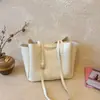 Bolsa de ombro único estilosa simples de grande capacidade feminina 2026 novo estilo para o trabalho bolsa tote com toque de luxo para sair