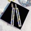 Aretes rectangulares de diamantes exagerados de moda europea y americana de aguja plateada, aretes largos de nicho de Corea del Sur, aretes de diamantes completos para mujer al por mayor
