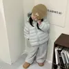 Conjunto de Inverno para Meninas 2025 Nova Jaqueta de Algodão Acolchoada Quente Infantil Calça de Veludo Casual para Meninas