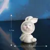 Cartão postal em miniatura com paisagem, apresentando um coelhinho espacial fofo, adoráveis ​​acessórios de resina, artesanato decorativo criativo e pequenos enfeites.