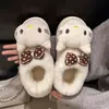 2026 Nuevas Pantuflas Estilo Gato Perezoso Suela Gruesa Borde Deshilachado Calientes para Invierno Uso en Interiores Estilo Suave Lindo Versátil