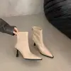 Botas Femininas de Salto Alto Fino Bico Fino Retrô Outono Inverno Novas Botas de Tornozelo de Couro Macio com Salto Fino Francês Zíper Traseiro Botas Elásticas da Moda