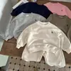 Nuevo conjunto de dos piezas estilo coreano para primavera y otoño, elegante y moderno, para hombres, mujeres y niños, con sudaderas de manga larga de color liso y pantalones