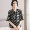 Elegante Blusa Camiseta Floral de Chiffon para Mulheres de Meia-Idade e Idosas, Estilo Mãe Plus Size, Top Soltinho Emagrecedor com Decote V de Manga Curta