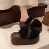 Zapatillas esponjosas de nuevo estilo para mujer, adecuadas para usar en exteriores, con tacones altos, suelas de plataforma, suelas gruesas y diseño de hebilla, ligeras y perfectas para otoño e invierno.. Pantuflas de algodón 2026 para mujer