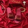 Chinelos Bordados Novos para Casamento Madrinhas Femininos Chinelos de Cetim Vermelho para Casamento Sapatos Combinando com o Robe da Noiva Mulheres