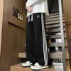 Pantalones casuales rectos para hombre, pantalones de pierna ancha holgados de moda para otoño con tres rayas, versátiles para adolescentes, adecuados para deportes