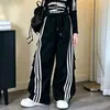 Conjunto de Otoño para Niñas 2026 Nuevo Estilo para Niños de Mediana y Mayor Edad Top de Manga Larga Pantalones Cargo Rayados Modernos Geniales de Moda Conjunto de Dos Piezas Moderno