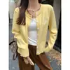Jaqueta Cardigan de Tricô Bordada Amarela Estilo Coreano Nova para o Início da Primavera Feminina Roupa Externa Solta Versátil Estilo Preguiçoso Cardigan de Tricô Top