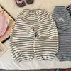 Calça Casual Unissex Infantil para Primavera e Outono, Calça Esportiva Jogger Estilosa com Listras de Desenho, Personalidade Infantil Tendência Estilo Coreano