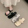 Chanclas Planas de Suela Suave con Tira de Dedo para Mujer, Calzado de Verano para Exteriores, Sandalias Estilo Nuevo 2026, Combinación para Vacaciones con Faldas, Sandalias de Playa