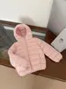 Jaqueta Leve de Penas Infantil em Estoque com Novo Padrão Nacional 90% Penas de Pato Branco para Meninos e Meninas, Roupa de Inverno para Crianças Pequenas