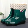 Botas de lluvia cortas de cuatro estaciones para mujer, botas de lluvia para adultos con forro de felpa, zapatos impermeables de moda, zapatos de goma antideslizantes de media caña para mujer, cubrebotas cálidos