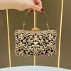 Bolsa de noite luxuosa e elegante, uma bolsa sofisticada para socialites, apresentando artesanato intrincado e detalhes requintados, uma clutch da moda e luxuosa cravejada de diamantes, uma bolsa feminina
