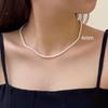 Collar de perlas de lujo ligero de Corea del Sur para mujer, nuevo diseño retro Dongdaemun, cadena de clavícula con sentido 2024