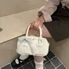 2026 Bolsa de Ombro Cruzada com Personalidade Fashionável Textura Simples Bolsa Feminina Verão Novo Estilo Tendência Elegante Pequena Quadrada