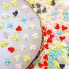 Accesorios de arte para uñas florales de moda: una linda colección que induce dopamina de tres flores pequeñas, perfecta para decoraciones de uñas y pasadores para el cabello, hecha con resina