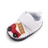 Zapatos para bebé nuevos de primavera y otoño cosidos a mano suela blanda antideslizante PU cuero dibujos animados para niños pequeños venta al por mayor 2659