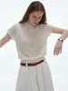 Camiseta de Punto de Manga Corta con Hombros Descubiertos y Cuello Semi Alto Estilo Old Money para Mujer, Otoño Retro Francés de Gama Alta Adelgazante Versátil
