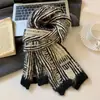 Bufanda Tejida Retro Estilo Fair Isle para Mujer en Otoño e Invierno Estilo Coreano Engrosada Cálida Versátil Mezcla de Lana Bufanda para Estudiantes