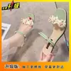 Sandalias de tacón medio simples y versátiles para mujer, sandalias de tacón grueso con punta abierta y estampado floral, nuevo modelo verano 2026
