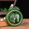 Venta al por mayor de fábrica imitación jade Hetian pequeño colgante de elefante material de Mongolia Exterior verde espinaca elefante de la suerte colgante collar de elefante hueco